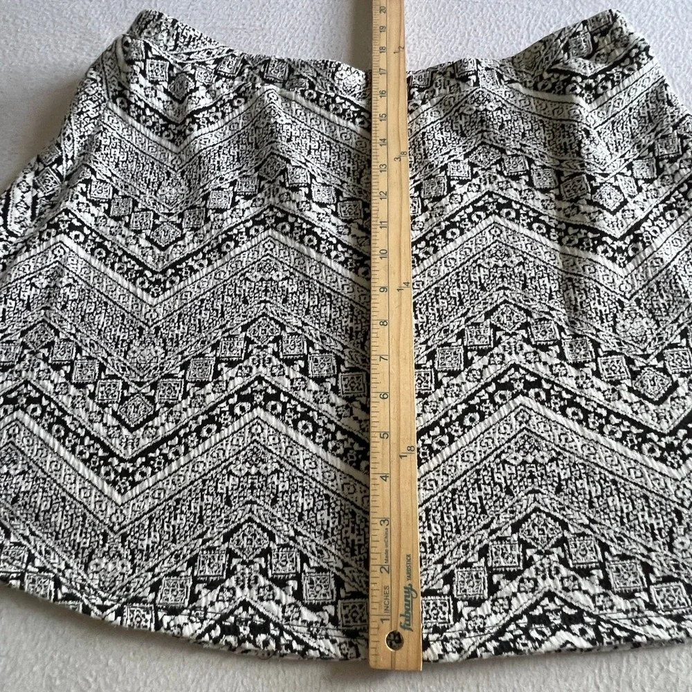 Skirt XL Black White Chevron Mini Bohemian Festival No Boundaries Skater Indie - Picture 4 of 8